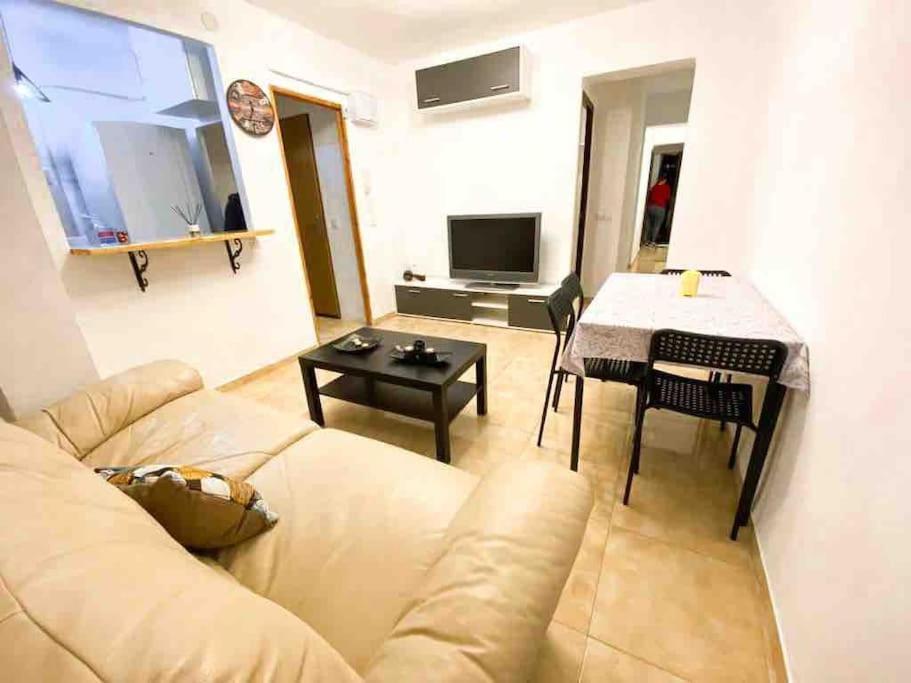 Apartment En Centro Futbol 1min Playa 10min *